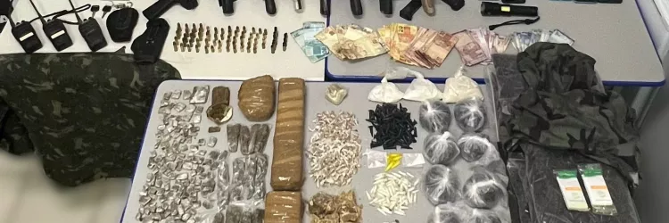 Materiais apreendidos são exibidos