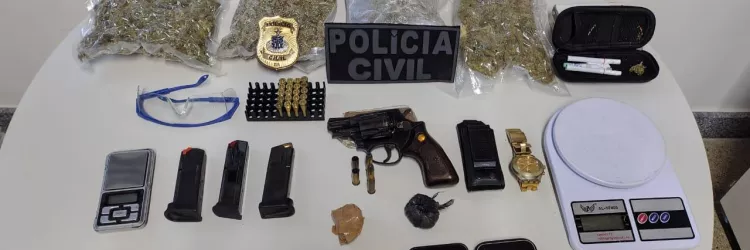 Materiais apreendidos são exibidos