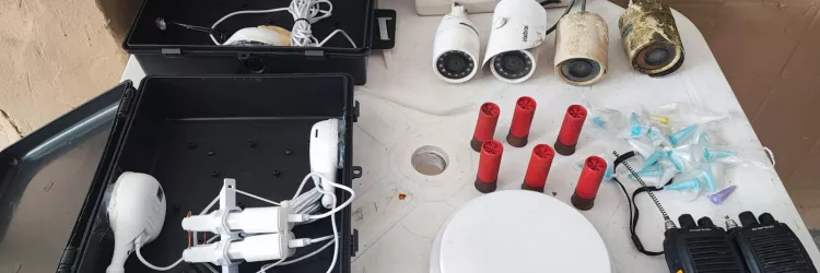 Materiais apreendidos são exibidos