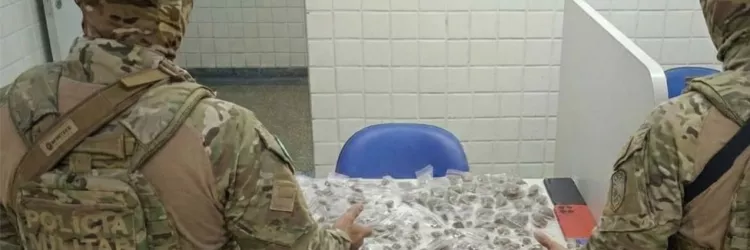 PM apreende mais de 500 porções de drogas em Tancredo Neves