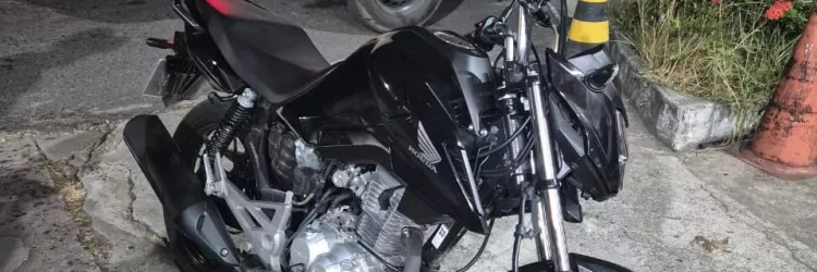 PM recupera motocicleta com restrição de roubo em Pirajá