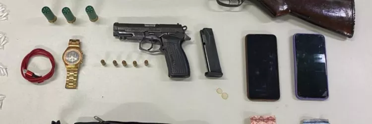 PM prende armas de fogo, dinheiro e drogas em Cassange