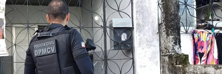 Mulher é presa em flagrante por armazenamento de pornografia infantil em Salvador