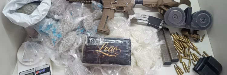 Arma e drogas são apreendidas pela PM no Arraial do Retiro