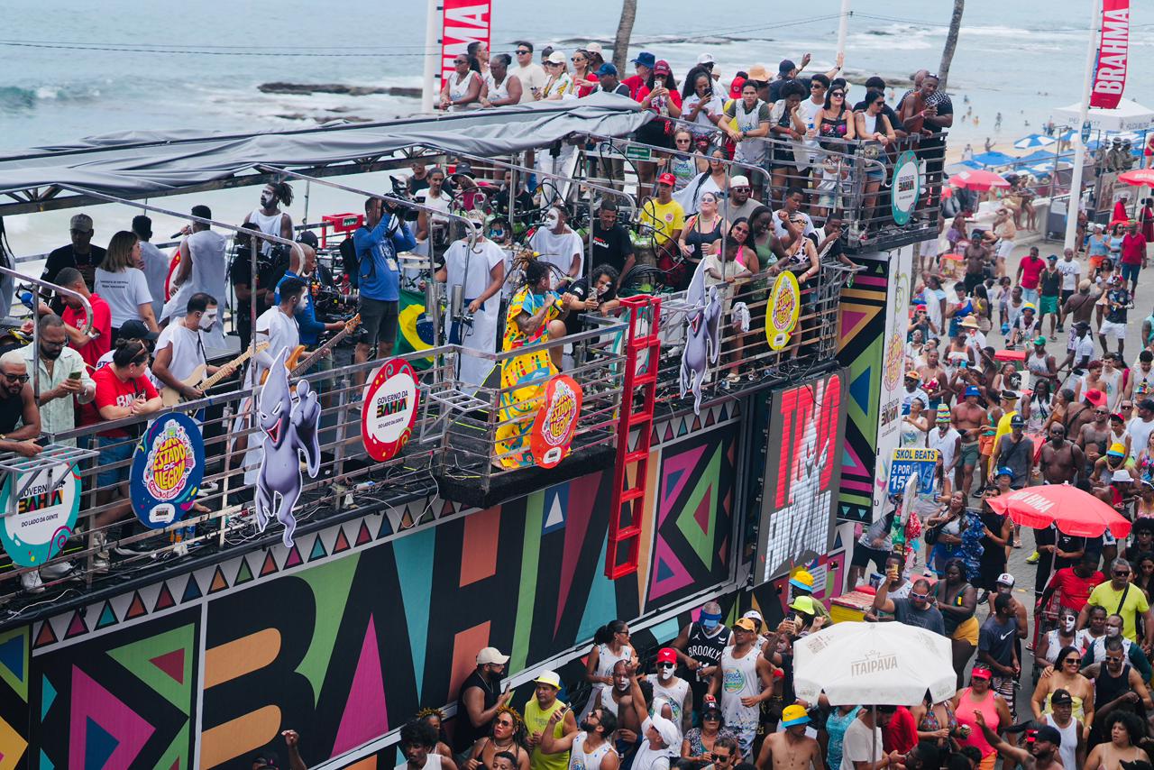 Folia reuniu cerca de 3,7 milhões de turistas na capital baiana e movimentou aproximadamente R$ 8 bilhões na economia