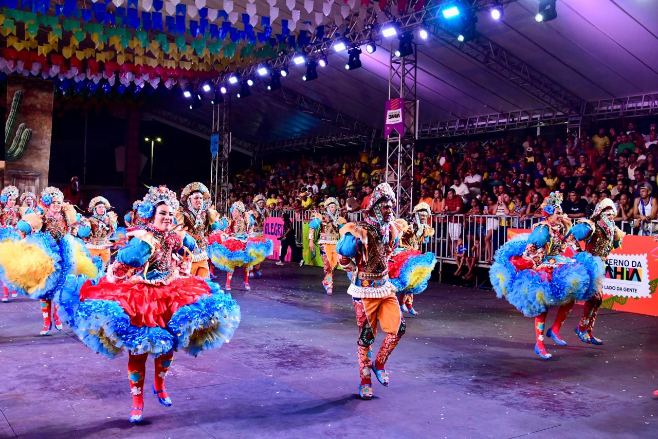 Quadrilhas do grupo semi-especial animam o público no quarto dia do 17º Campeonato de Quadrilhas Juninas da Bahia