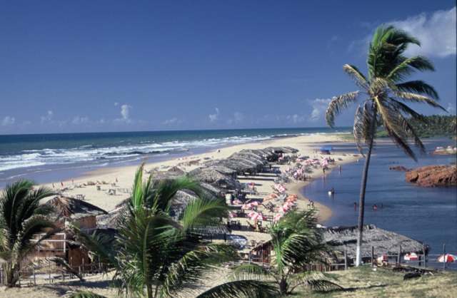 Os primeiros habitantes chamaram o local de Imbassaí, que em tupi significa “caminho do rio”