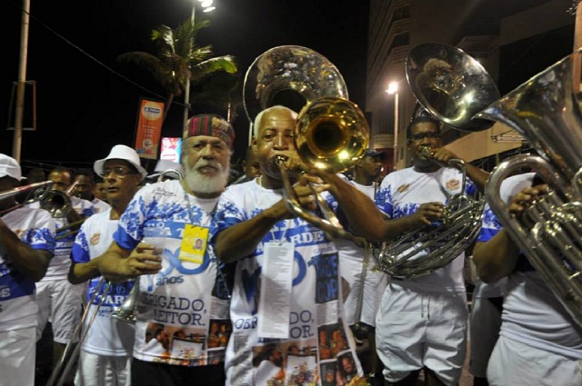 Com 100 músicos de sopro e percussão, a banda é patrocinada pela Bahiatursa Foto: Divulgação