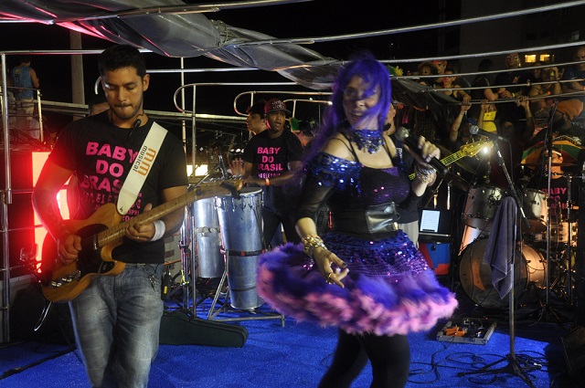 Baby cantou hits da carreira solo e convidou integrantes do grupo Stomp Foto: Rita Barreto/ Bahiatursa