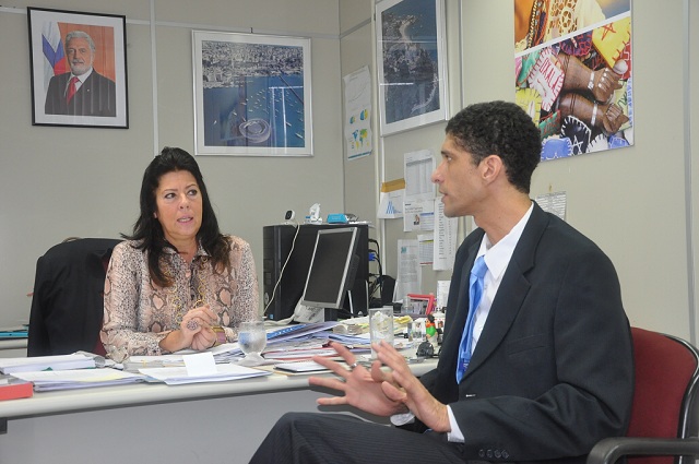 Rosana França recebe Mayke Nascimento, na Bahiatursa: "Este voo é um marco" Foto: Rita Barreto/ Bahiatursa