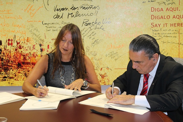 Secretário estadual de Turismo, Pedro Galvão, e a representante do BID no Brasil, Daniela Carrera-Marquis. Foto: Divulgação.