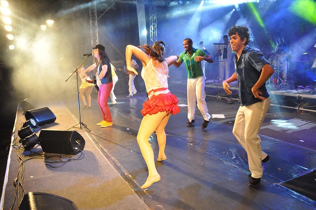 Zelito Miranda Surpreende com casais de dançarinos no palco Foto: Tereza Torres/ Setur