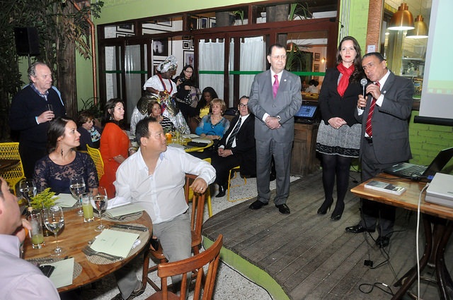 Secretário Pedro Galvão durante jantar com operadores internacionais Foto: Rita Barreto/Bahiatursa