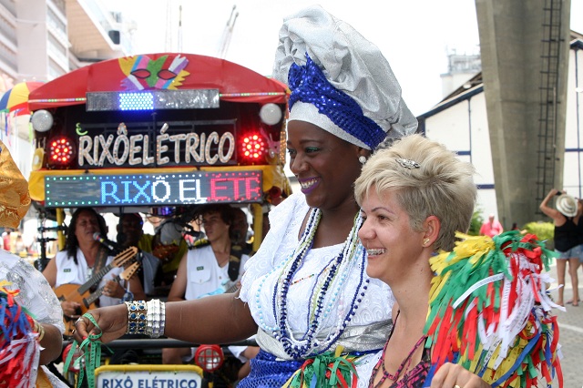 Baianas deram aos boas vindas aos turistas que chegaram de navio Foto: Camila Souza/ GOVBA