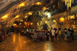 Interior da Gruta na Romaria em Bom Jesus da Lapa - Ba