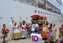 1.-Carnaval-2015-Receptivo-navio-MSC.-Foto-Rita-Barreto-Bahiatursa.jpg