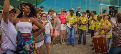 Samba recebe turistas 