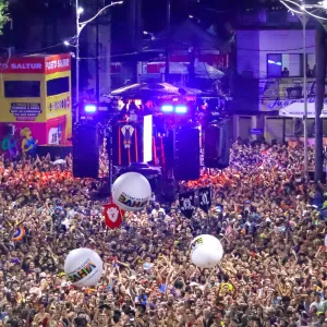 Ludmilla leva cerca de 1,5 milhão de foliões ao circuito Dodô; BaianaSystem comanda uma das maiores pipocas no Campo Grande com a participação da cantora Anitta