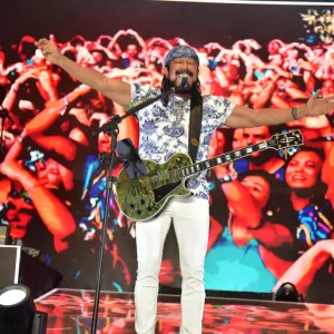 Mais de 40 mil pessoas lotaram bairro do Subúrbio Ferroviário em noite de celebração popular e diversidade musical 