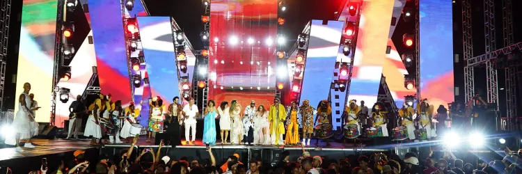 Daniela Mercury superlota o Farol da Barra com Pôr do Som com o patrocínio do Governo da Bahia