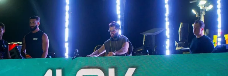 Programação do domingo (15) reuniu grandes nomes e manteve o ritmo da folia nos circuitos oficiais e bairros