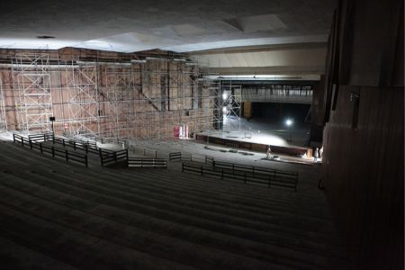 Imagem mostra a Sala Principal do TCA em obras 
