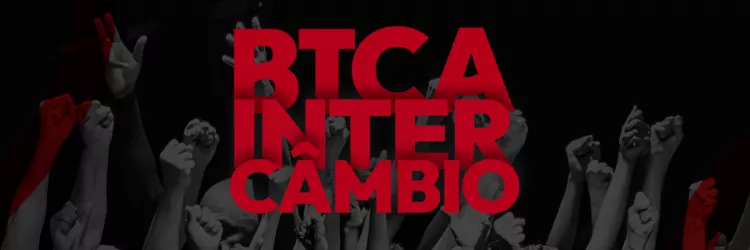 Imagem é em preto e branco e mostra mãos e punhos. Ao meio, o nome "BTCA Intercâmbio", dividido em três partes. Abaixo, ao centro, estão as réguas do BTCA, Teatro Castro Alves, Funceb e Secult