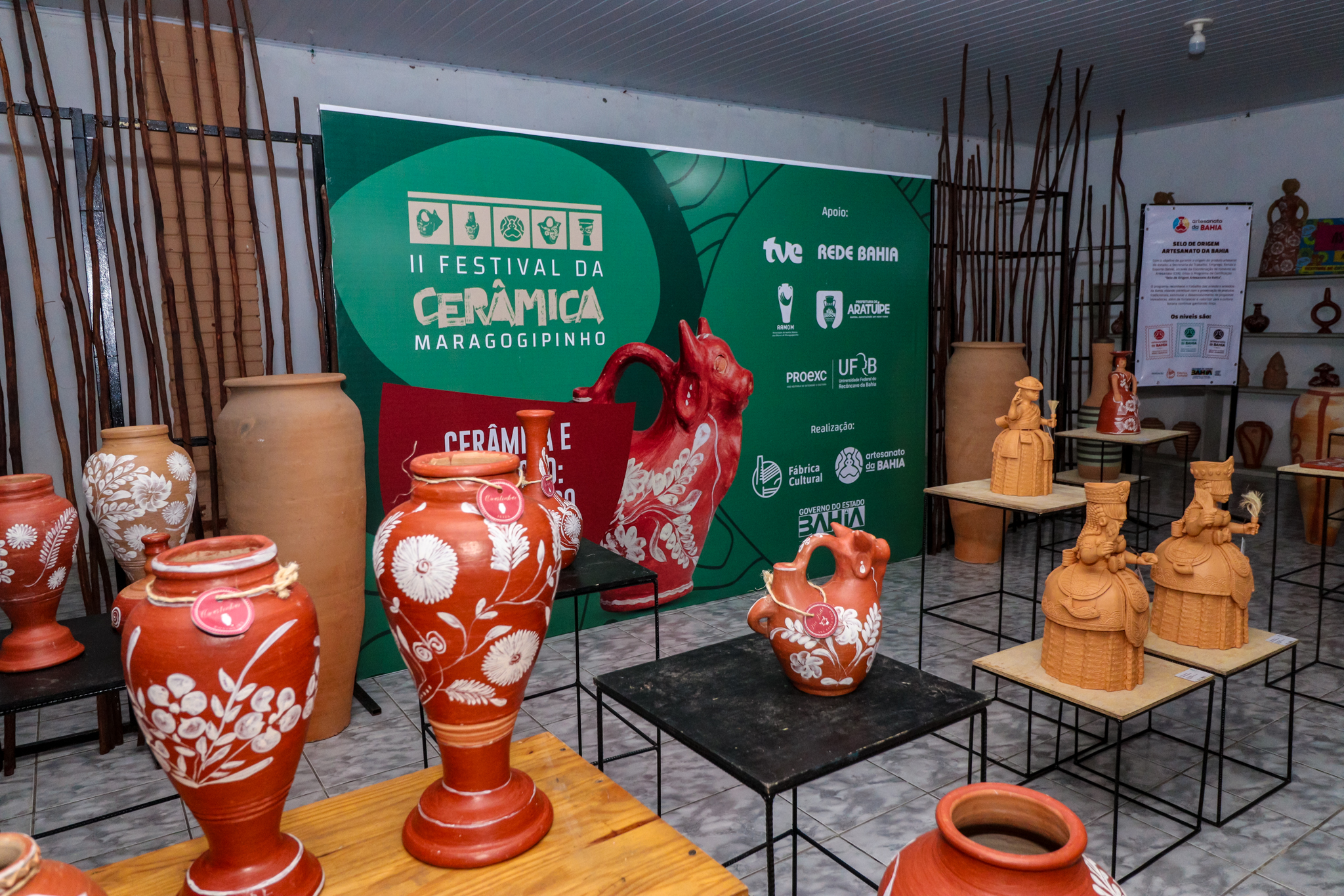 Foto de peças de artesanato com a técnica tauá e tabatinga