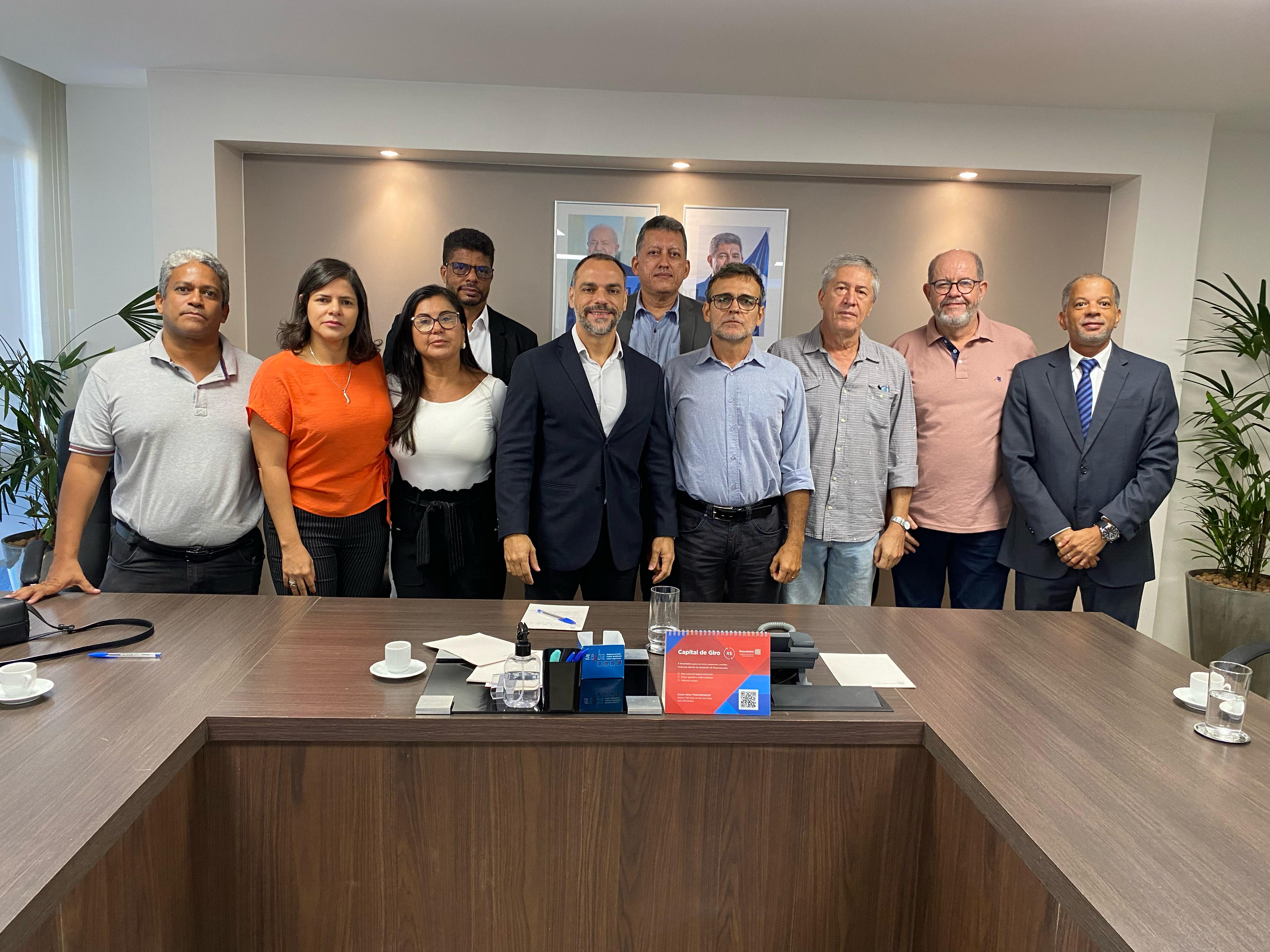 secretário com bancários