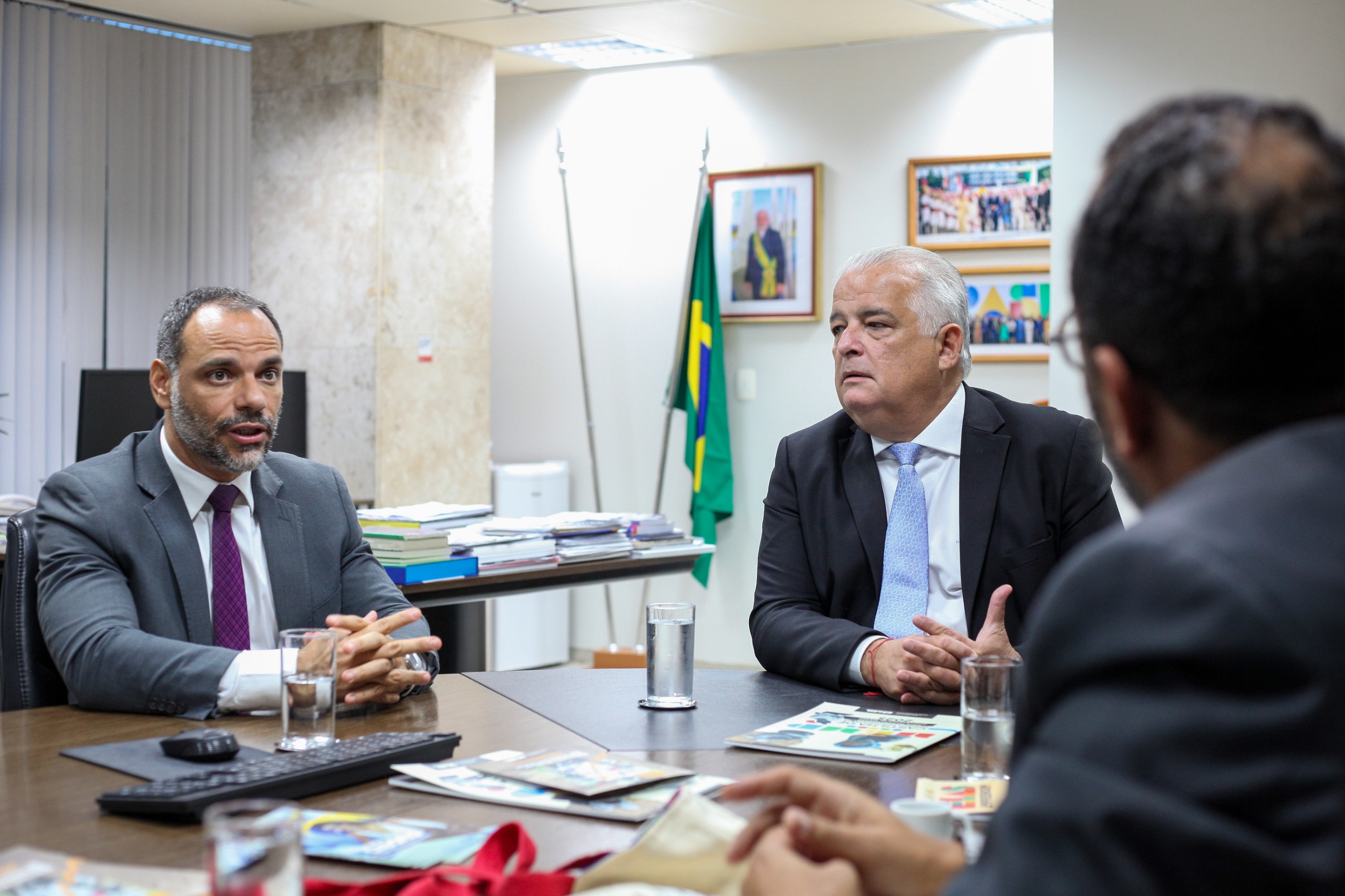 marcio gfrança, secretário Augusto vasconcelos e outras autoridades