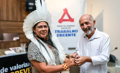 Álvaro e indígena