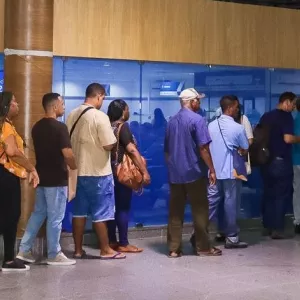 fila do SineBahia Casa do Trabalhador no 'Dia T"