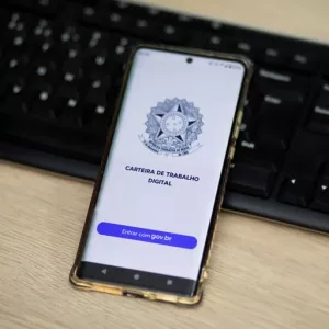 carteira de trabalho digital na tela de um smartphone