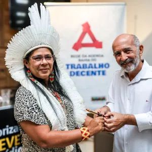 Álvaro e indígena