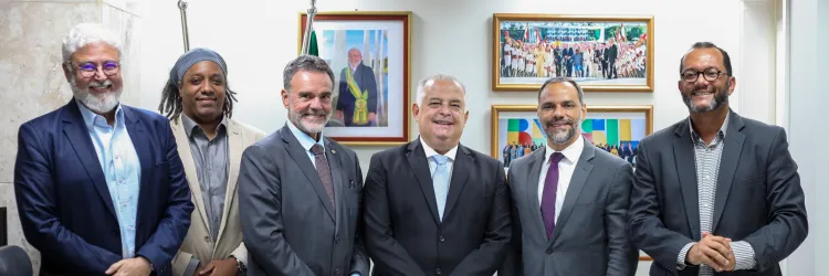 Ministro Márcio França com secretário Augusto Vasconcelos