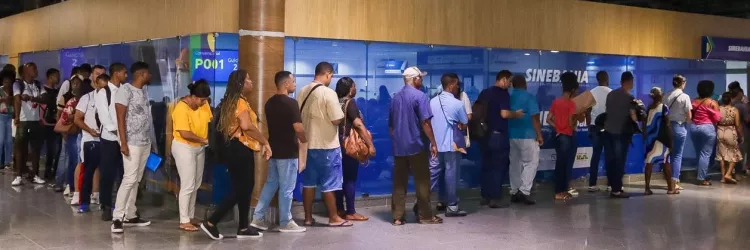 fila do SineBahia Casa do Trabalhador no 'Dia T"