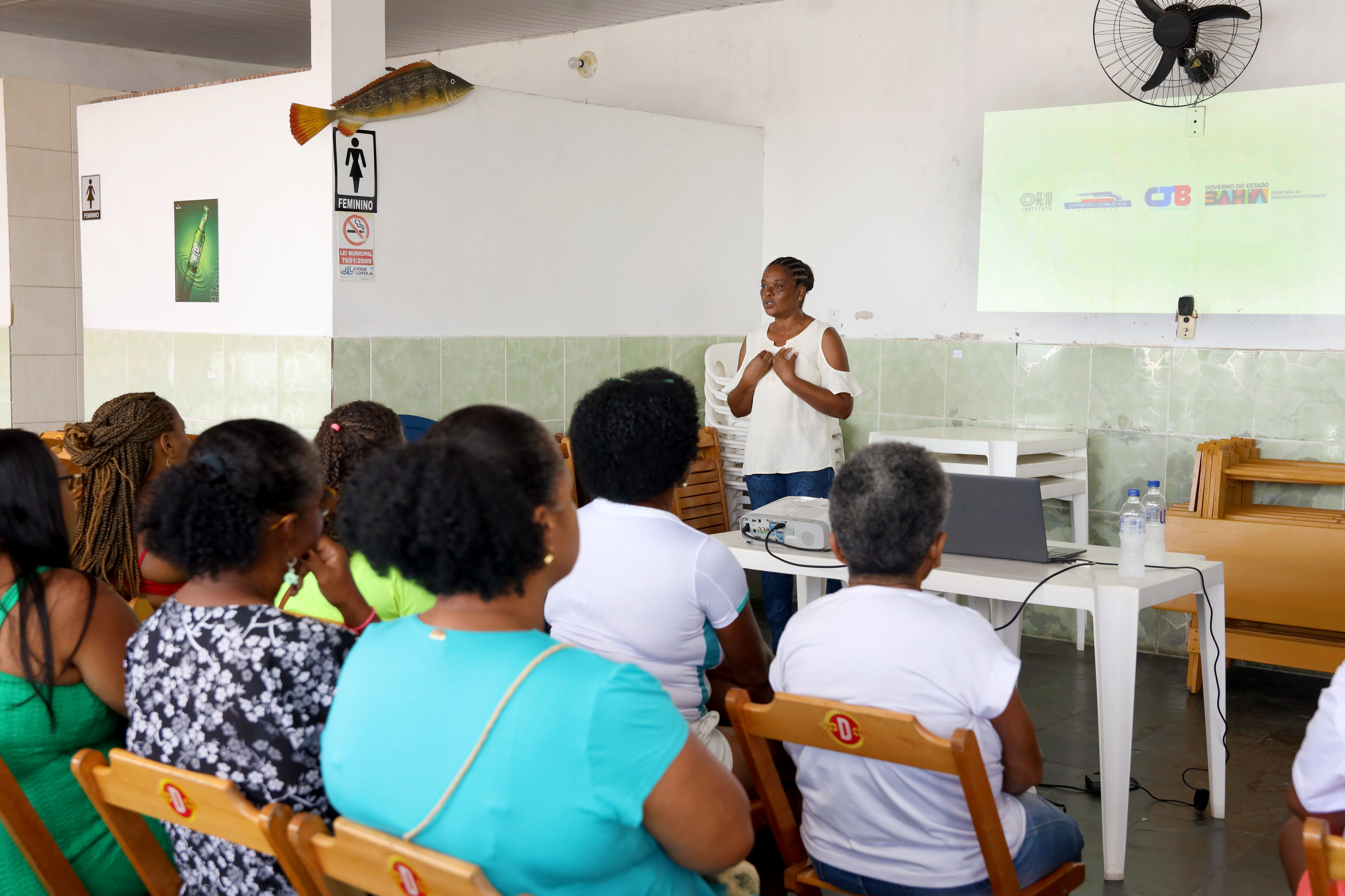 Trabalho social do VLT já beneficia marisqueiras e empreendedores locais do Subúrbio de Salvador