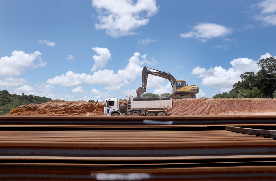Com Rui Costa, Jerônimo visita obras de duplicação da Estrada do Derba
