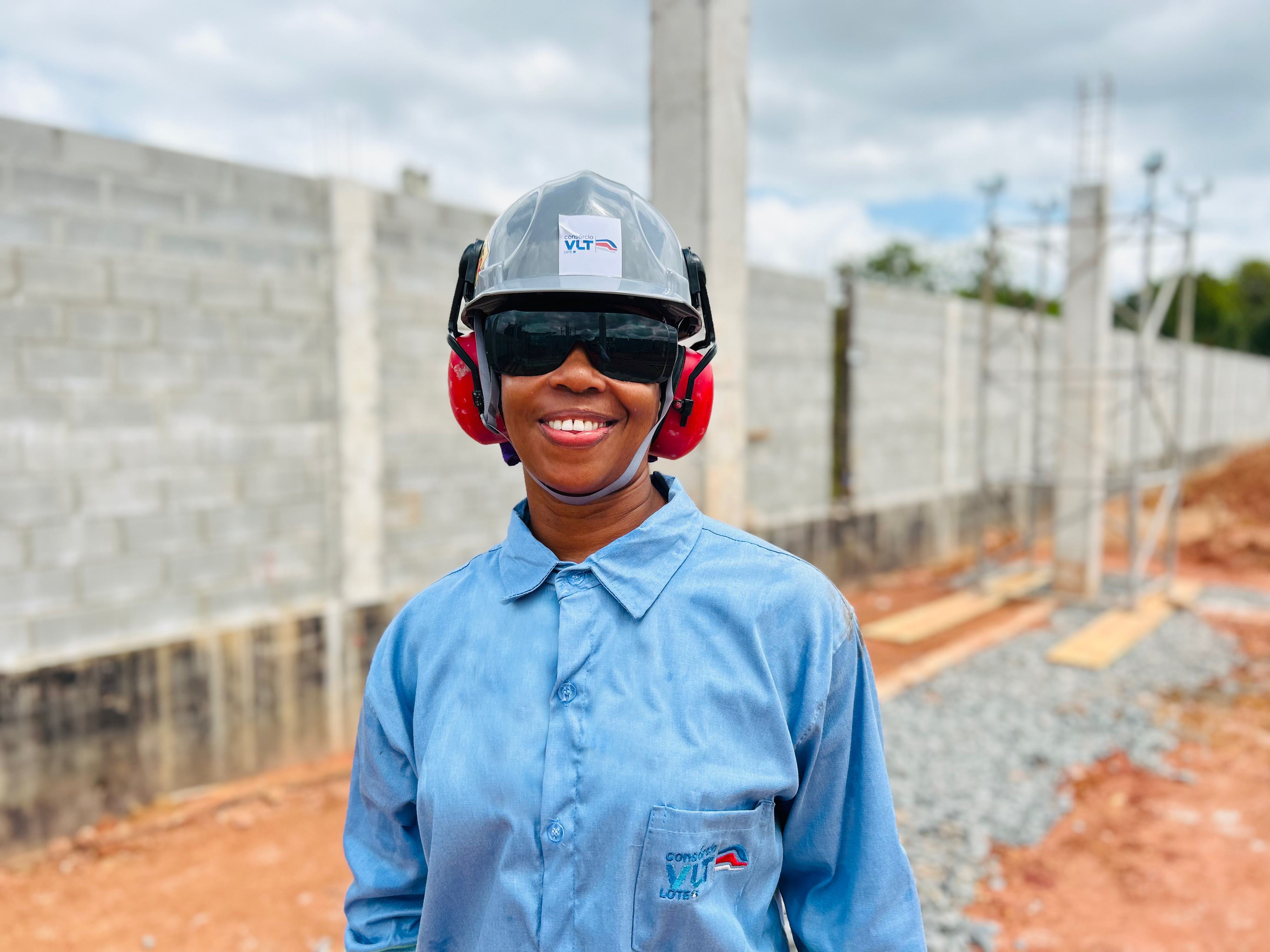 Mulheres na obra do VLT: primeira mestre de obras do Trecho 2 se destaca pela trajetória de crescimento na construção civil