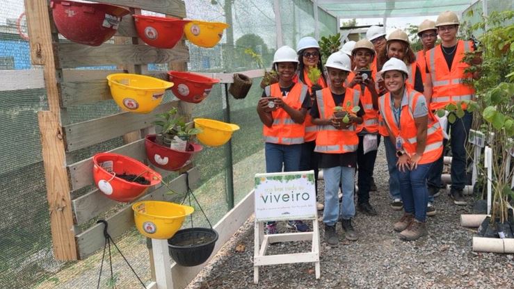 VLT reforça compromisso socioambiental com atividade educativa no viveiro de mudas
