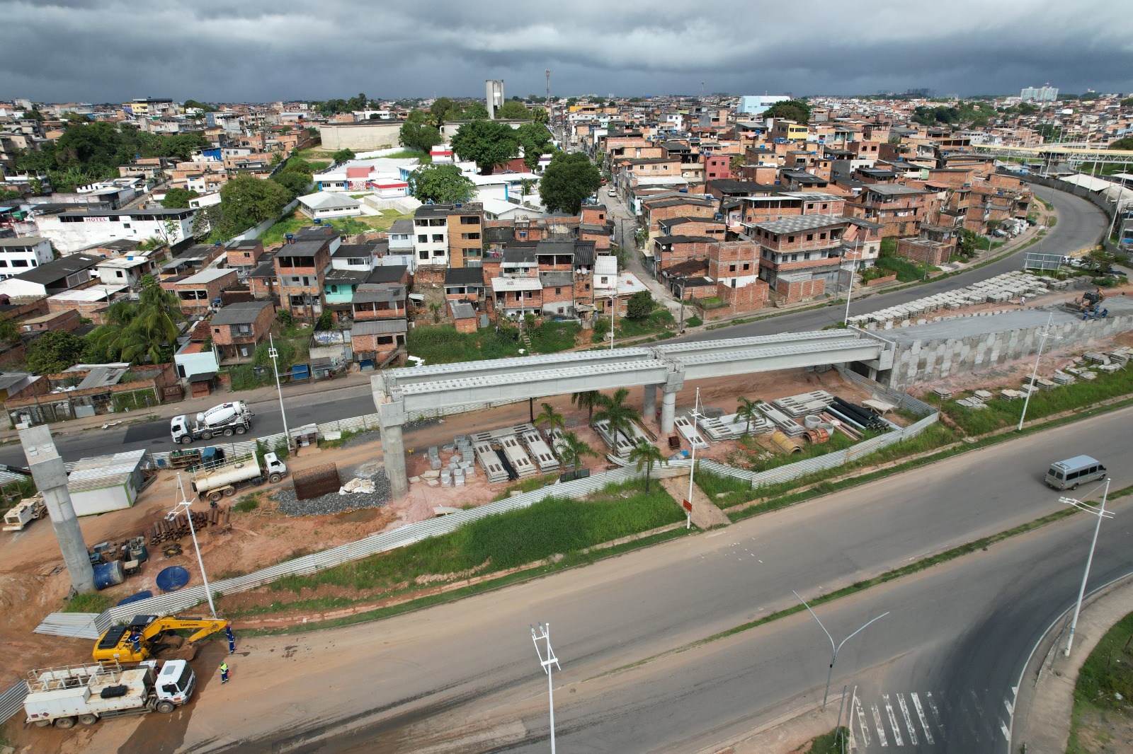 Obras do VLT seguem em avanço com ajustes temporários no tráfego da Estrada do Derba