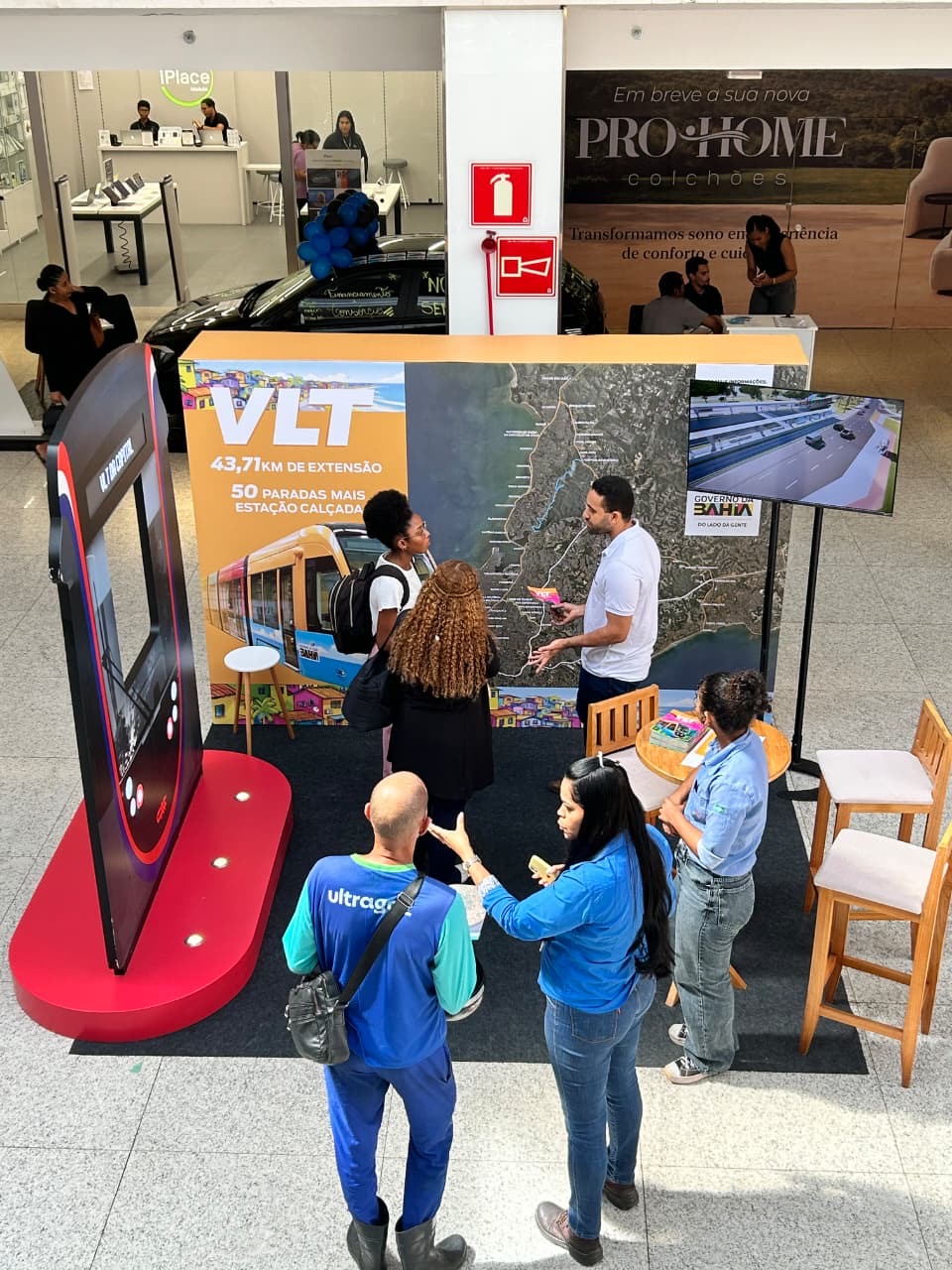 Stand do VLT em shopping amplia diálogo com a população sobre as obras