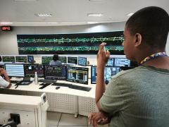 CCR Metrô Bahia promove viagem na cabine para jovens autistas