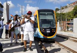 Abre-alas do VLT marca nova fase de testes do modal no Subúrbio Ferroviário