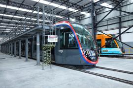 Governador vistoria acoplamento do terceiro trem do VLT de Salvador