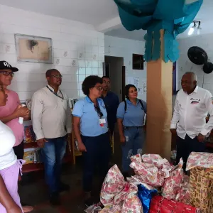 Equipes da CTB e do Consórcio Bahia Atlântico na Biblioteca Comunitária Condor Literária
