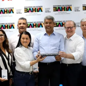 Governador acompanha serviço de revisão técnica de trens do VLT do Subúrbio