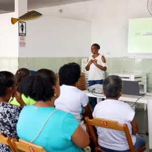 Trabalho social do VLT já beneficia marisqueiras e empreendedores locais do Subúrbio de Salvador