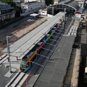 Obra do Governo do Estado, VLT faz primeira viagem-teste e marca avanço na mobilidade da capital baiana