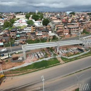 Obras do VLT seguem em avanço com ajustes temporários no tráfego da Estrada do Derba